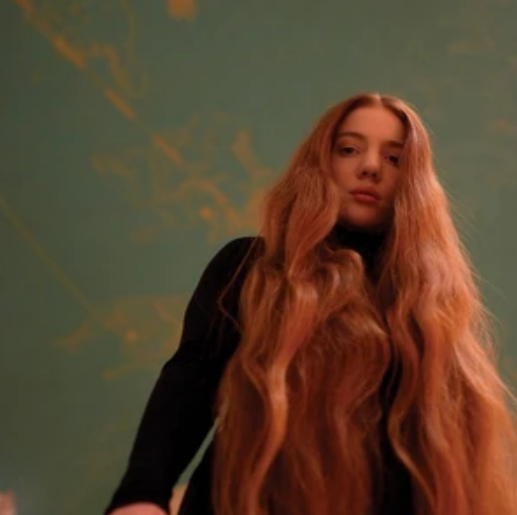 Elné’s “Leaving New York” Offers a Poignant Exploration of Change and Meaning