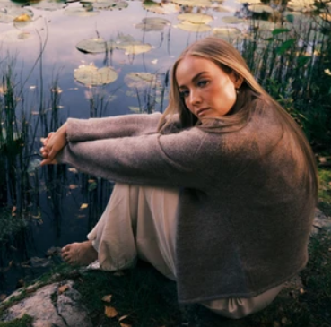 Norwegian Sensation Hanna Emilie’s Soul-Baring Hit “TOTGA”
