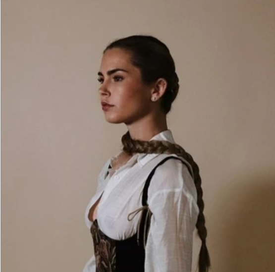 Siena Bjørn Drops New ‘Down Bad’ Single: Retro Doo-Wop Inspired Hit!