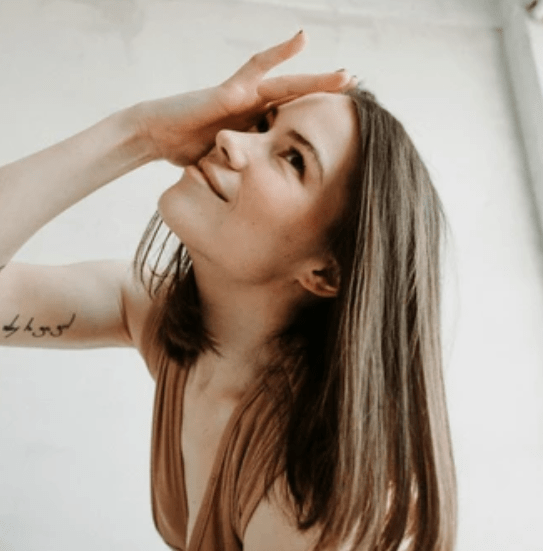 Why Everyone’s Talking About LORYN TAGGART’S Debut LP ‘The Lost Art of Pulling&nbsp;Through’?