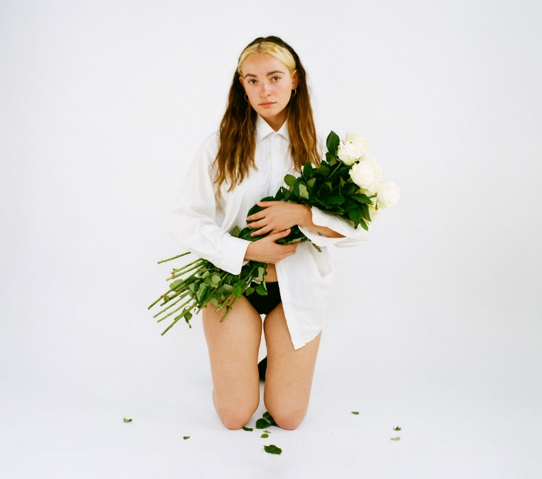 Exclusive: néomí’s ‘Someone New’ – The Therapeutic Anthem We All Need