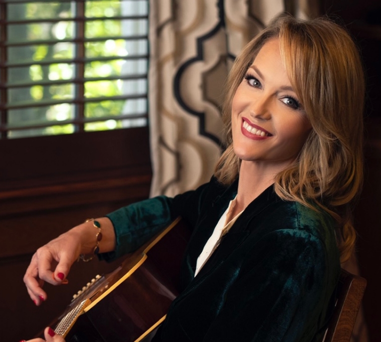 Floramay Holliday’s New Single ‘Canoe’ Sets the Tone for Her Upcoming&nbsp;Album