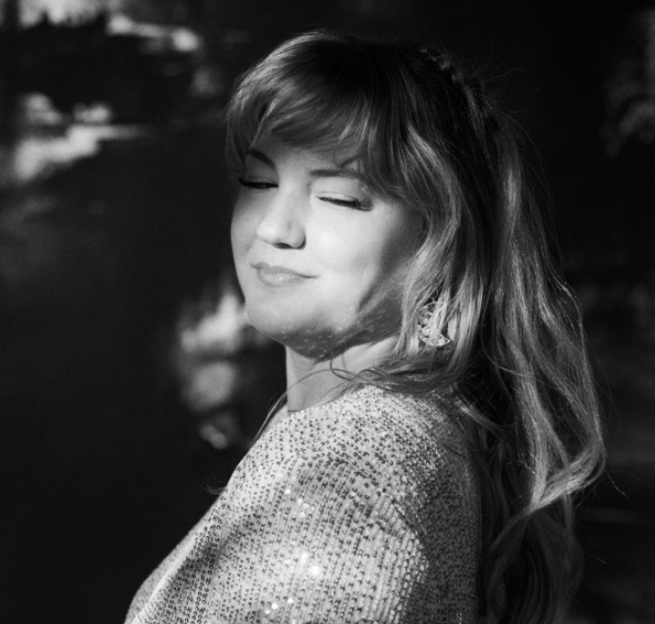 Holly Bruce’s ‘What I Know’: How Personal Struggles Translate into Powerful&nbsp;Music