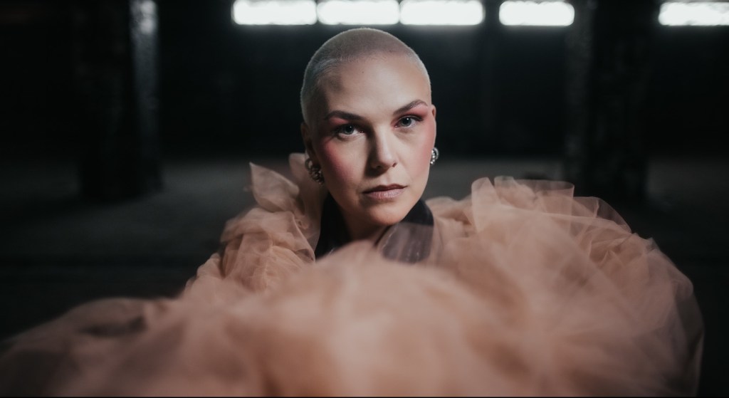 MaVe Ditches Fear, Channels Raw Emotions into Electrifying “Extraordinary”: “No more being scared of what people might&nbsp;think!”