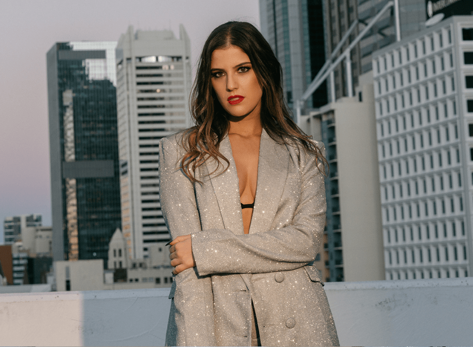 Stefanie Passione’s Falling For You Captures the Push-Pull of Falling in&nbsp;Love