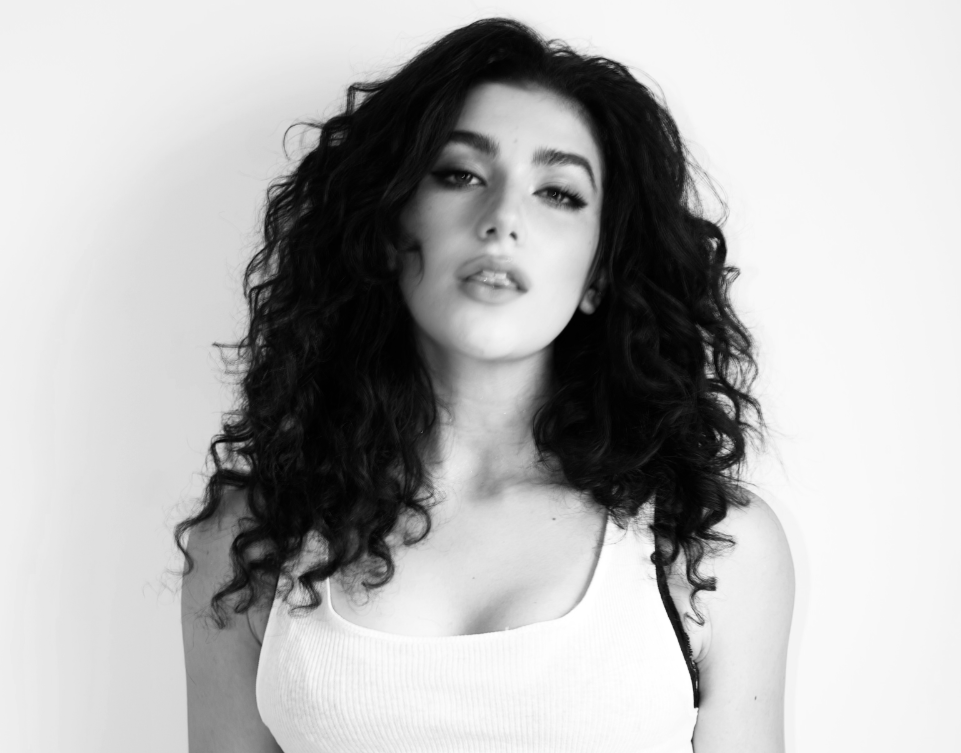 “IDK These Days” Is Caroline Romano at Her Most Vulnerable, and It’ll Have You in Your Feelings Fast