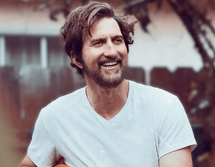 Missed the Show? Settle Down! Brings Mike Stocksdale’s Electric Hotel Café Set Straight to Your&nbsp;Speakers