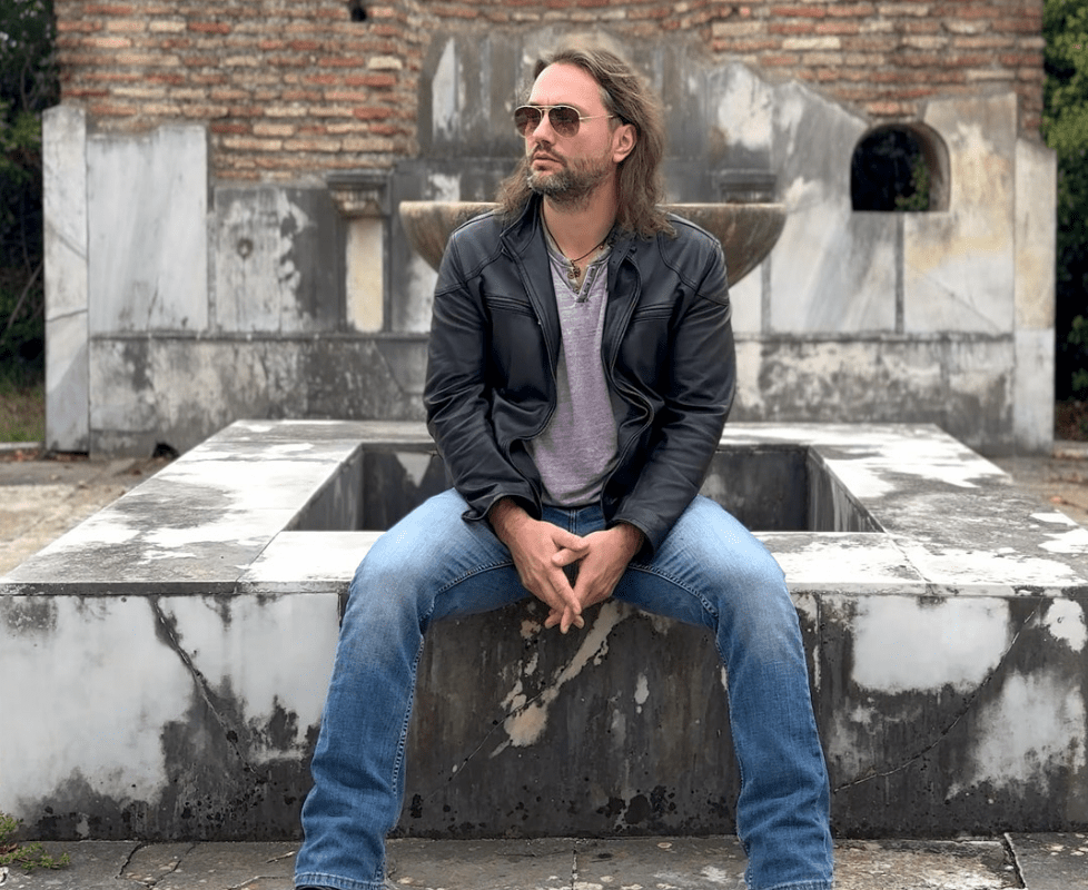 Louis Emory Returns with ‘The Siege,’ a Rock Single Built on Grit and&nbsp;Simplicity