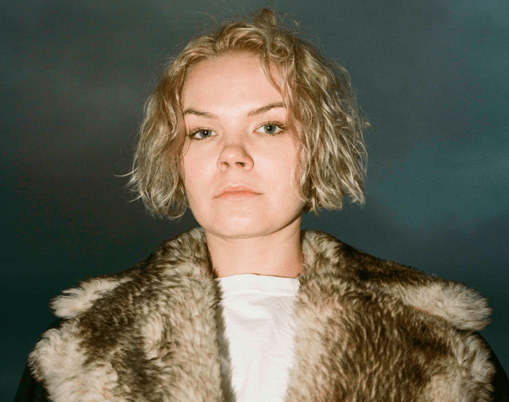 Eveline Leans Into Organic Warmth on Her New Single ‘Solar&nbsp;Power’