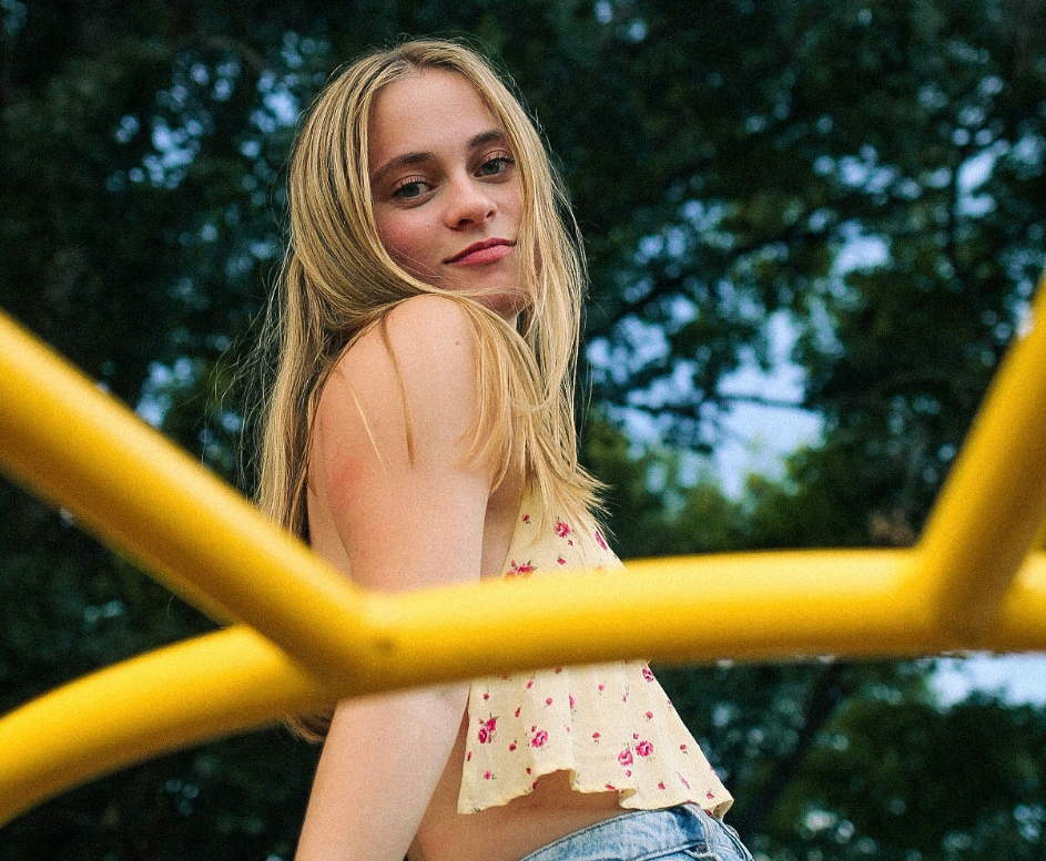 Julia Hutchinson Nails the Pop-Country Sweet Spot on ‘Good As It&nbsp;Gets’