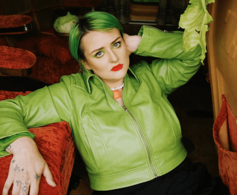 One Listen, Endless Smiles – Dearly’s ‘Cabbage in the Ashtray’ Wins Hearts Instantly