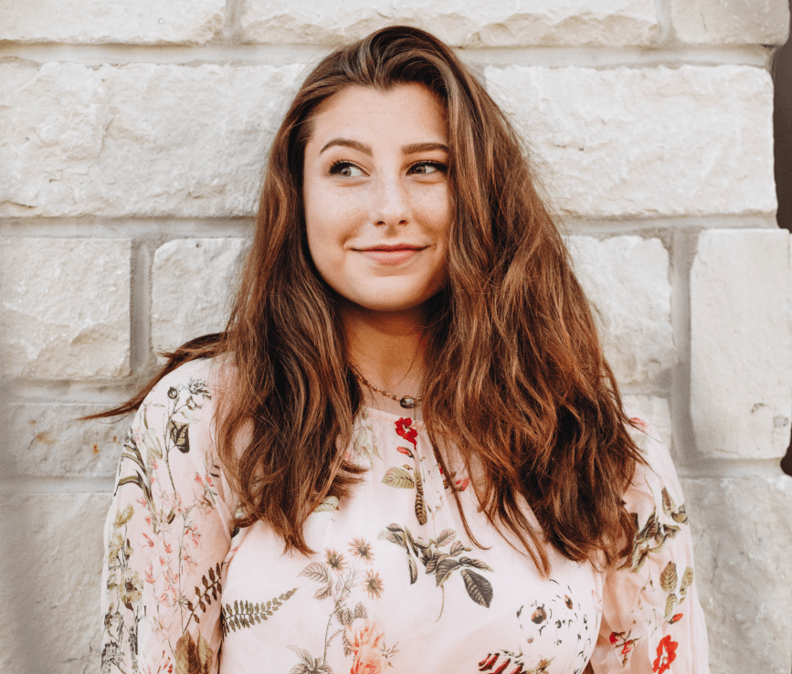 Alyssa Caroline’s “Fire to Ash” Captures Love’s Fragile Collapse in Cinematic Pop