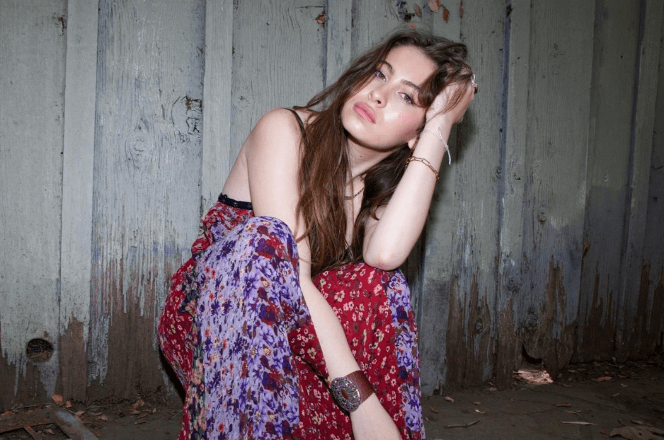 Sofie Alise is Bending Hearts and Breaking Clichés With One Smooth Vocal&nbsp;Line!