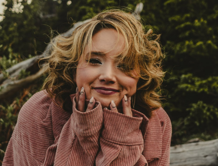 In Conversation: hoxie rae on Rage, Healing, and Finding Her Voice in the Wreckage