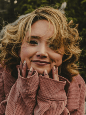 In Conversation: hoxie rae on Rage, Healing, and Finding Her Voice in the&nbsp;Wreckage