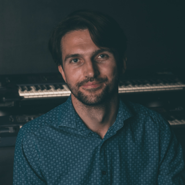 ‘A Festive Fantasia’ by Thomas Hewitt Jones & The Central Band of the Royal Air Force: Where Does Nostalgia End and Art&nbsp;Begin?