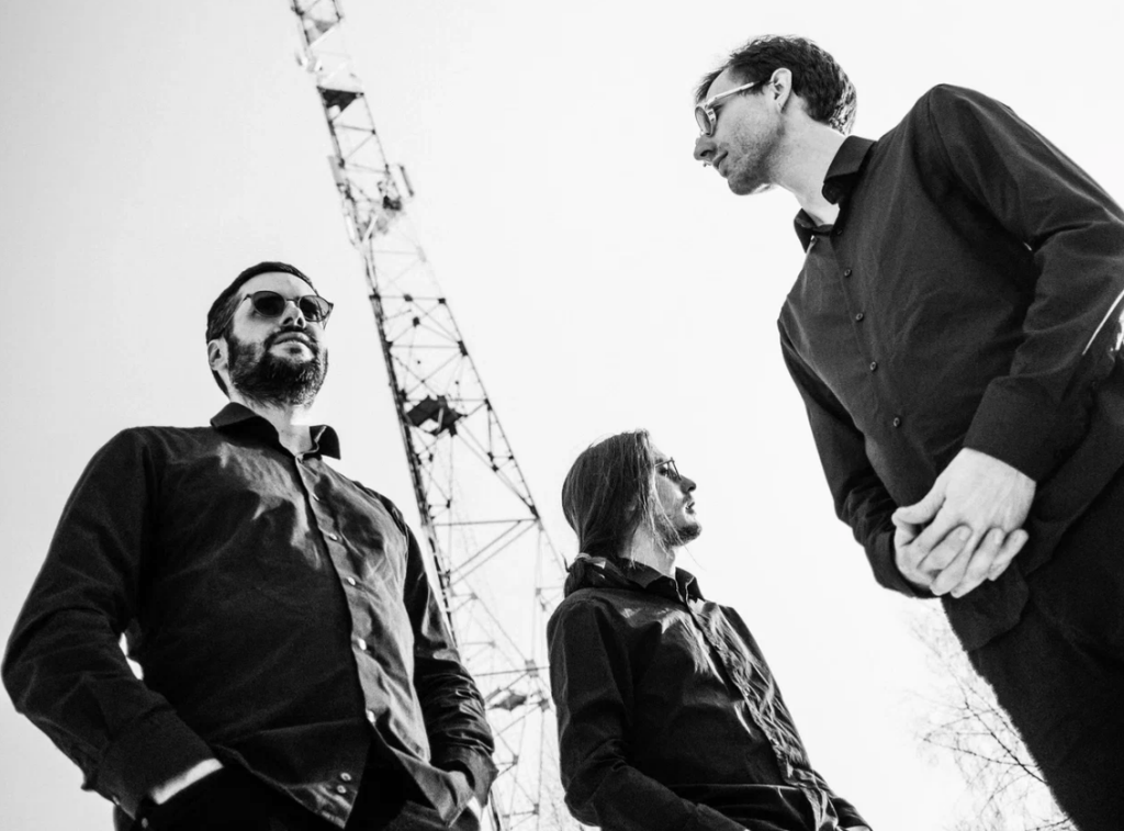 illo.trio Transforms Chamber Improvisation into a Psychedelic Soundtrack of Wandering&nbsp;Consciousness