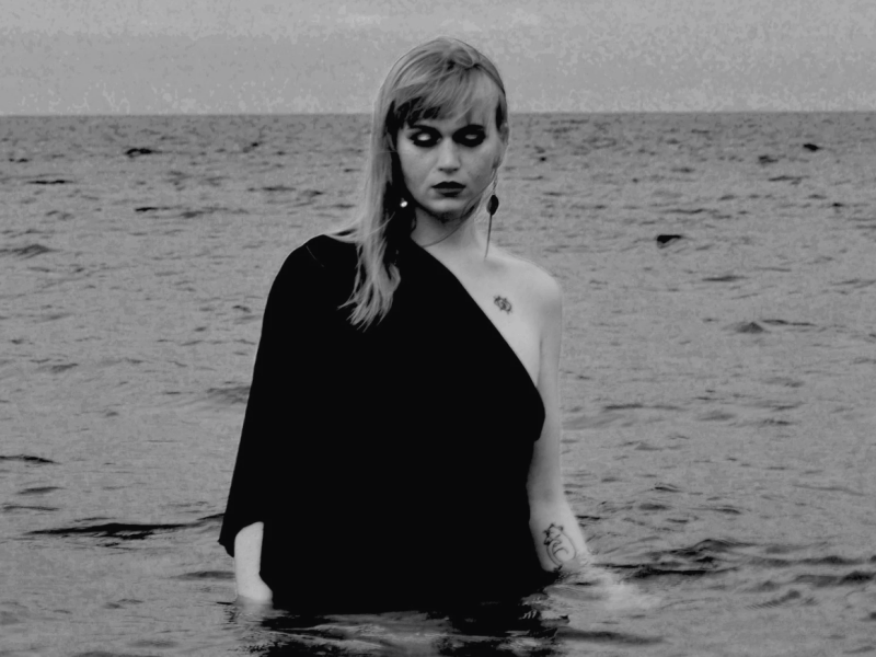 Jennifer Femme Avoids Jazz Clichés, Embraces Theatricality on Private&nbsp;Show