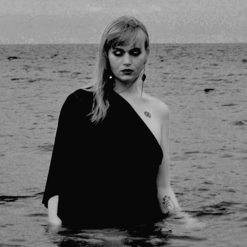 Jennifer Femme Avoids Jazz Clichés, Embraces Theatricality on Private&nbsp;Show