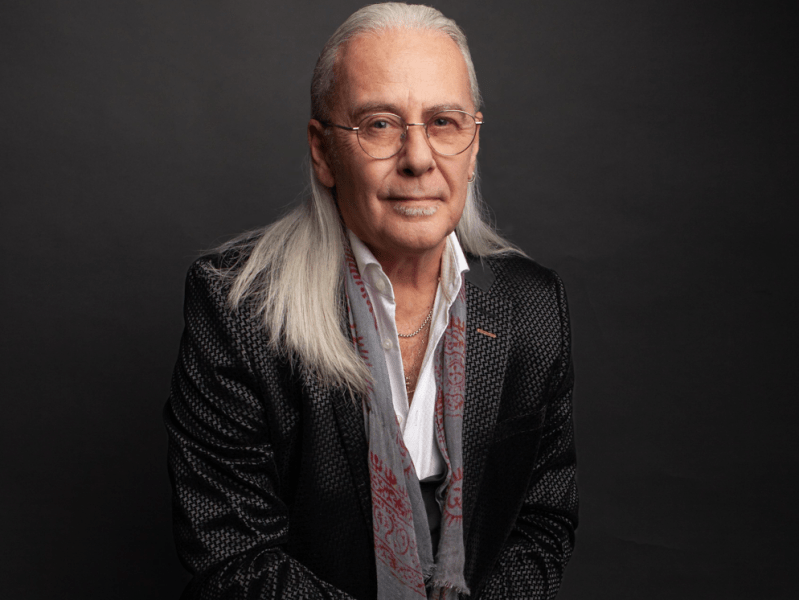 Doug Howard on Controlled Lunacy, Swallowing Bees Onstage, and Building a Show From an ICU&nbsp;Bed