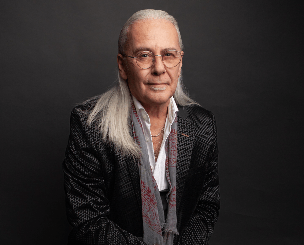 Doug Howard on Controlled Lunacy, Swallowing Bees Onstage, and Building a Show From an ICU Bed