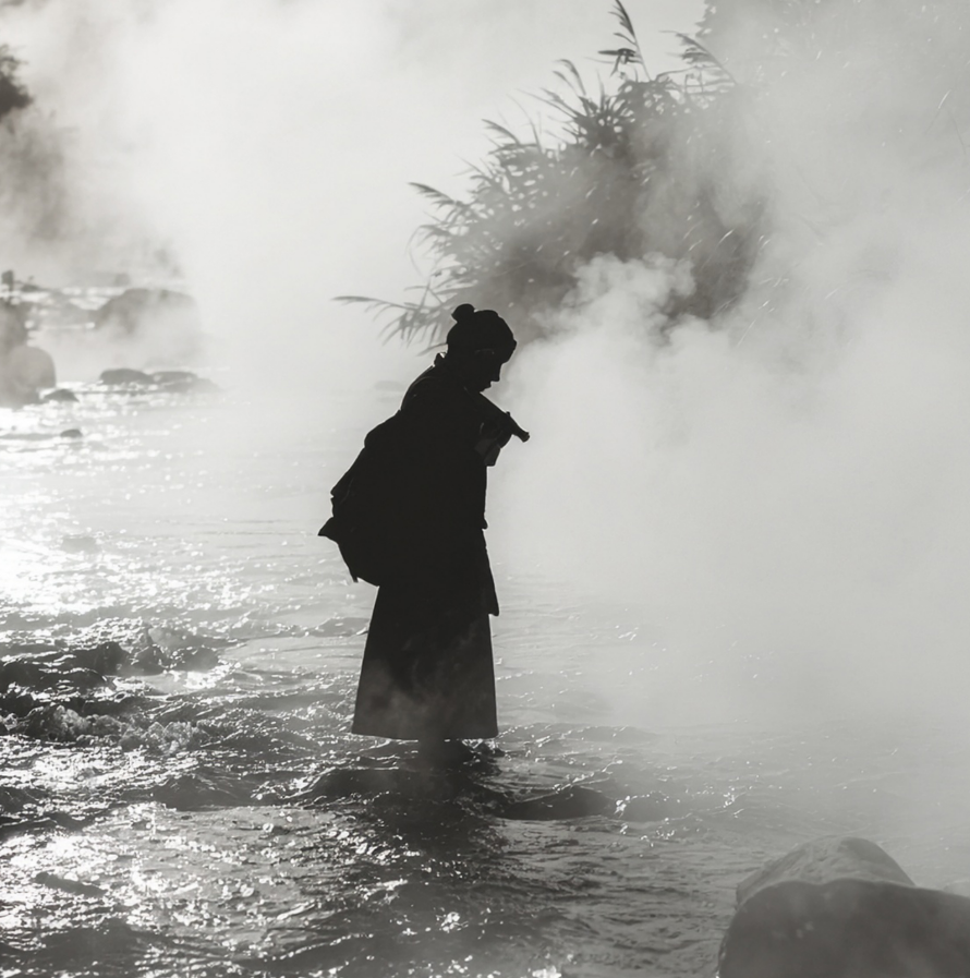 akatasamattin Peers Into the Shadows — and Finds a Dance Floor There