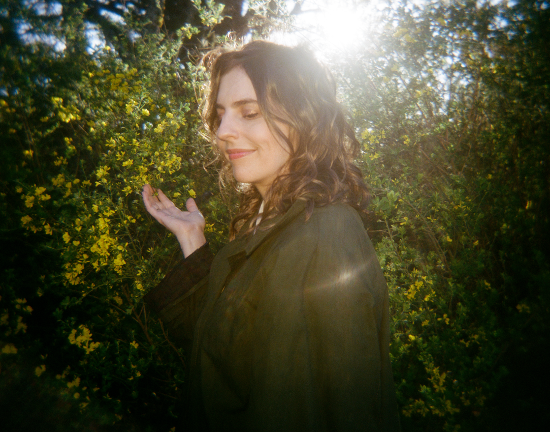 On “Rungs of Love,” Jenny Gillespie Mason Makes Stillness Feel Like Revelation