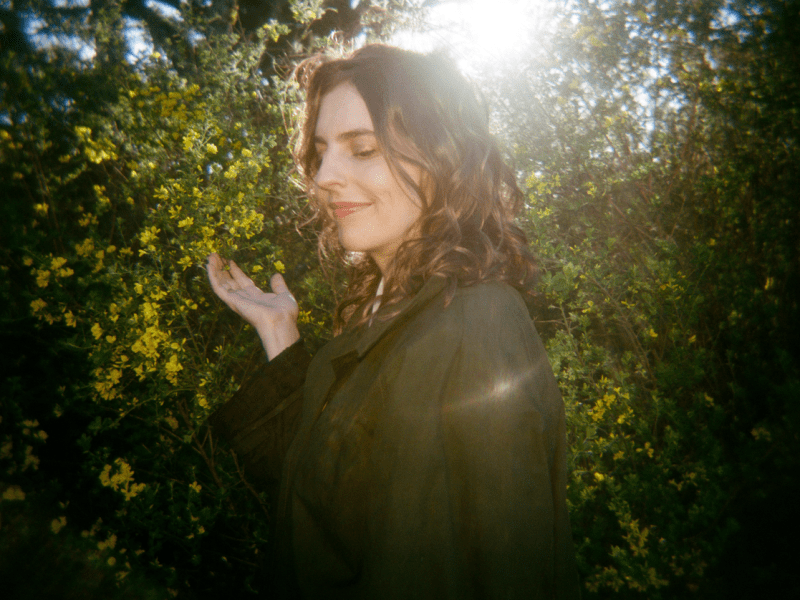 On “Rungs of Love,” Jenny Gillespie Mason Makes Stillness Feel Like&nbsp;Revelation