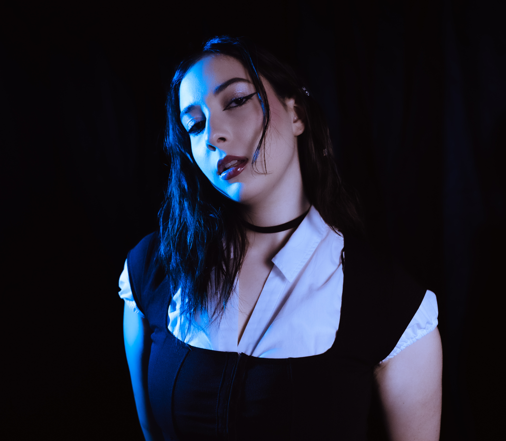 Leea Clem’s “close to u” Is Dark Pop That Actually Has the Shuffle to Back It Up